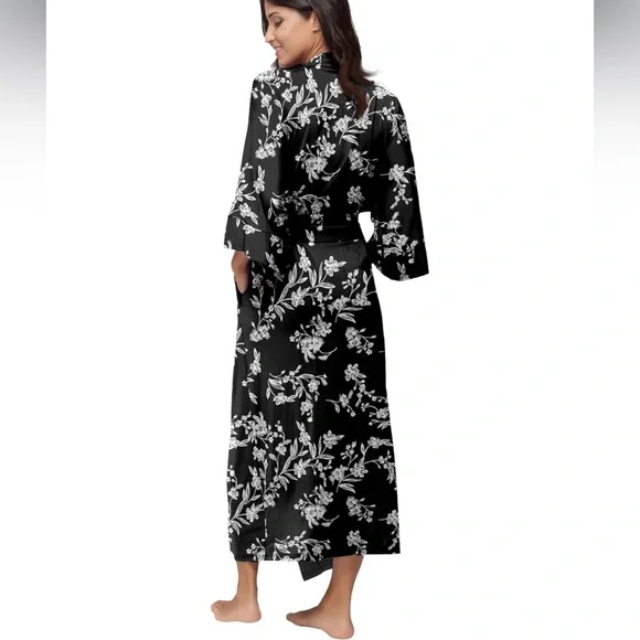 Black & White Floral Robe | Medium - Picture 12 of 16